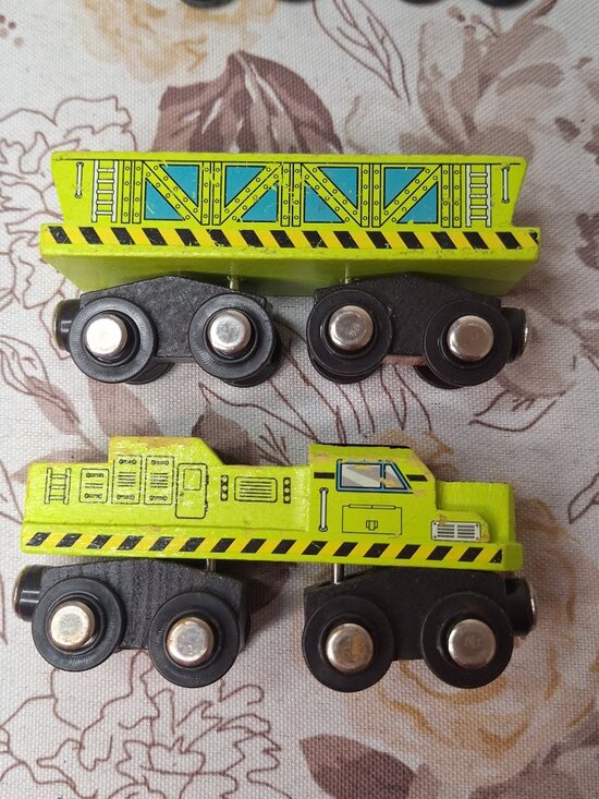 Battat Other - Wooden Trains  Magnetic Chunky & Colorful Tiny Hand  Battat Circo Engine